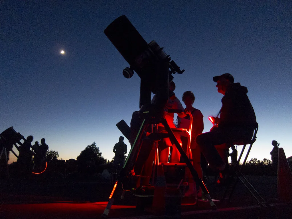 How to Find Planets and Stars With a Telescope