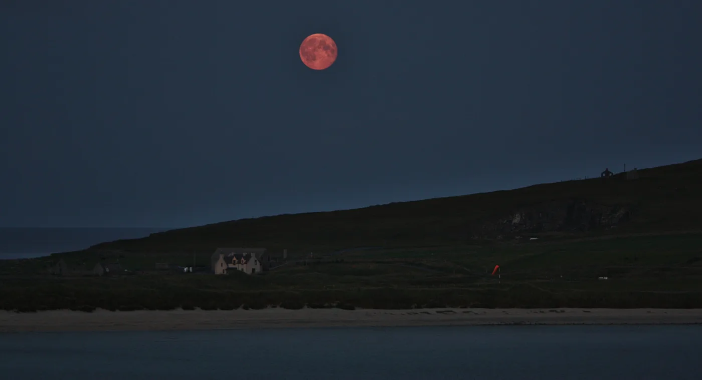 Harvest Moon 26 Sept, and a Radio Signal From a Planet